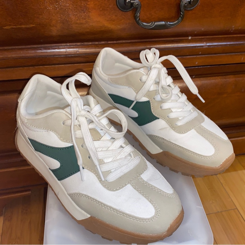 La Sheelah Women's Casual White and Green Platform Sneakers size 7M